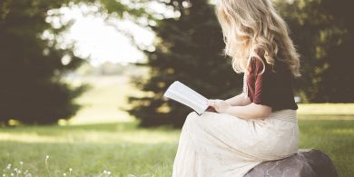 I mbeagán focal, ní léann pobal na Gaeilge mórán…