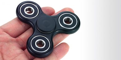 Tá grúpa WhatsApp na dtuismitheoirí ag bípeáil go Gealach – ‘Céard sa diabhal é fidget-spinner??? #Cúnamh