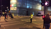 Ar a laghad 22 duine marbh i bpléascadh ag ceolchoirm sa Manchester Arena