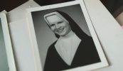 Ní bheidh an goile ag gach duine fanacht le ‘The Keepers’ ach ba chóir dóibh