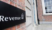 Comharchumann Gaeltachta agus léiritheoir scannán Duibhneach ar liosta mainnitheoirí cánach