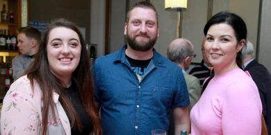 GAILEARAÍ: Scoth na beatha agus an chomhluadair ag barbaiciú Gaillimh le Gaeilge