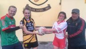 Fear Acla ag seasamh an fhóid do Mhaigh Eo i gCorca Dhuibhne