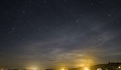 GAILEARAÍ: Radharc álainn ar réaltaí reatha Perseid os cionn Inis Oírr