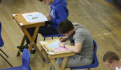 Méadú ar phointí Ardteiste do chúrsaí Gaeilge áirithe agus titim bheag i gcásanna eile