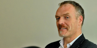 ‘Níl scéal na Gaeilge tubaisteach ar fad agus ní miste smaoineamh air sin’ – Léacht Uí Ghadhra tugtha ag Lillis Ó Laoire