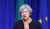 Na cosa tugtha léi arís ag May ach gan aon mhaolú ar an éiginnteacht