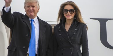 An coróinvíreas tolgtha ag Donald Trump agus céadbhean na Stát Aontaithe