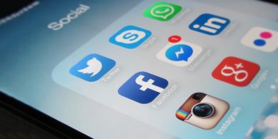 ‘It’s on Facebook’ – bréaga,  ráflaí agus príobháideachas