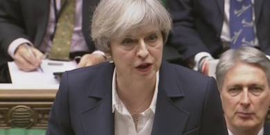 May v Corbyn: Na ceannairí imithe i bhfraoch na ngiotán cainte