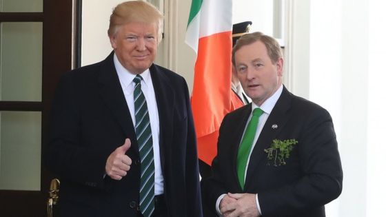 ‘Tá grá agam d’Éirinn agus do mhuintir na hÉireann’ – Trump le cuairt a thabhairt orainn