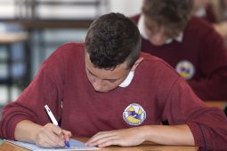 Imní léirithe faoi shiollabais nua na Gaeilge don Ardteist