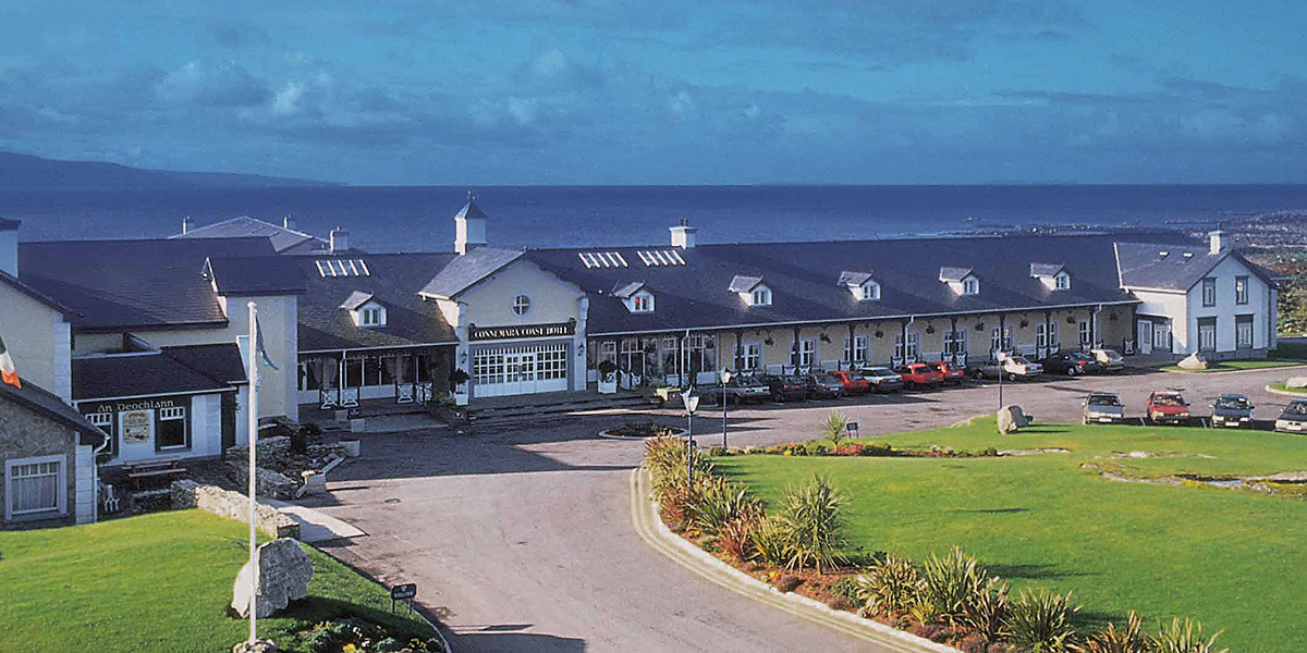 Óstán ‘stairiúil’ Gaeltachta ar díol agus an Connemara Coast Hotel curtha ar an margadh