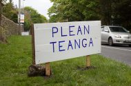 ‘Feabhas ar choinníollacha oibre’ á lorg ag lucht na pleanála teanga