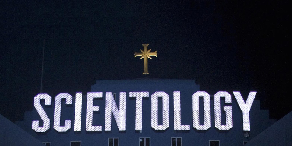 An dallamullóg á cur ag aistritheoirí Gaeilge ar an Church of Scientology