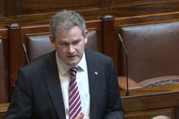FÍSEÁN: Seirbhís héileacaptair d’oileáin Árann á phlé arís