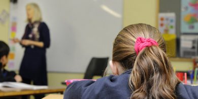 Spriocanna teanga do mhúinteoirí na Breataine Bige á gcailliúint