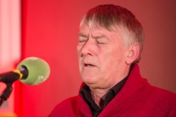‘Téim chuig an Oireachtas agus tagaim as, slán nó marbh, ach níl seifteanna ar bith agam’ – Máirtín Tom Sheáinín