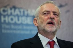 An eagla roimh Corbyn is cúis le seasamh daingean an Aontais Eorpaigh san idirbheartaíocht faoin mBreatimeacht?