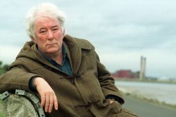 Íogaireacht Heaney agus Uí Dhireáin chomh tábhachtach is a bhí riamh