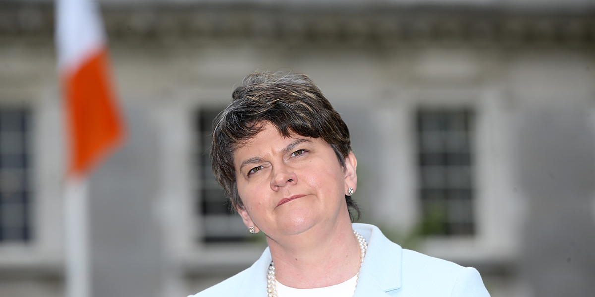 ‘Iarracht ar bun ag Sinn Féin aontachtaithe a náiriú le hacht Gaeilge’ – Arlene Foster