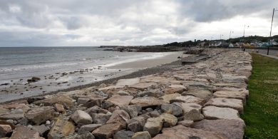Séarachas amh á scaoileadh i bhfarraige i sé bhaile Gaeltachta