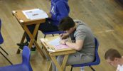 Athbhreithniú iomlán’ ag teastáil ar na hathruithe atá beartaithe ar scrúdú Gaeilge na hArdteiste – tuarascáil