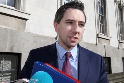 Deich mbliana de Sláintecare – conspóidí agus cathanna