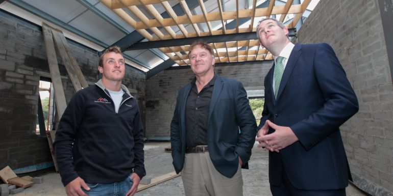 GAILEARAÍ: Radharc ar dhul chun cinn thógáil Ionad Cuimhneacháin na nImirceach i gCarna