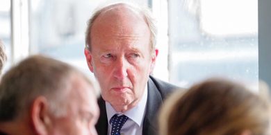 Triaileadh Shane Ross taisteal chuile lá ón gCeathrú Rua go Gaillimh…