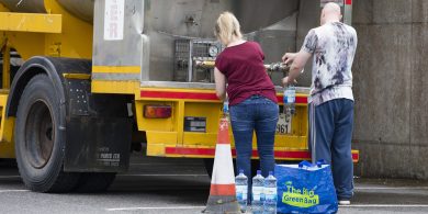 Níl deireadh ráite ná baol air faoi chúrsaí uisce, faoi thalamh ná os a chionn