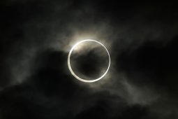 Súil go bhfanfaidh an spéir glan d’urú na gréine tráthnóna