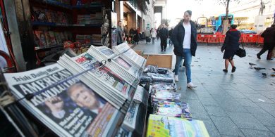 Agus anois na Dea-Scéalta Nuachta, agus tosaímis ar maidin le scéal faoi na Gardaí…