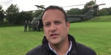 CATHAL MAC COILLE: An fiú breathnú ar fhíseán seachtainiúil an Taoisigh?