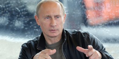Batman, Bond, Brando… agus anois Vladimir Putin mar inspioráid ag dearthóirí faisin