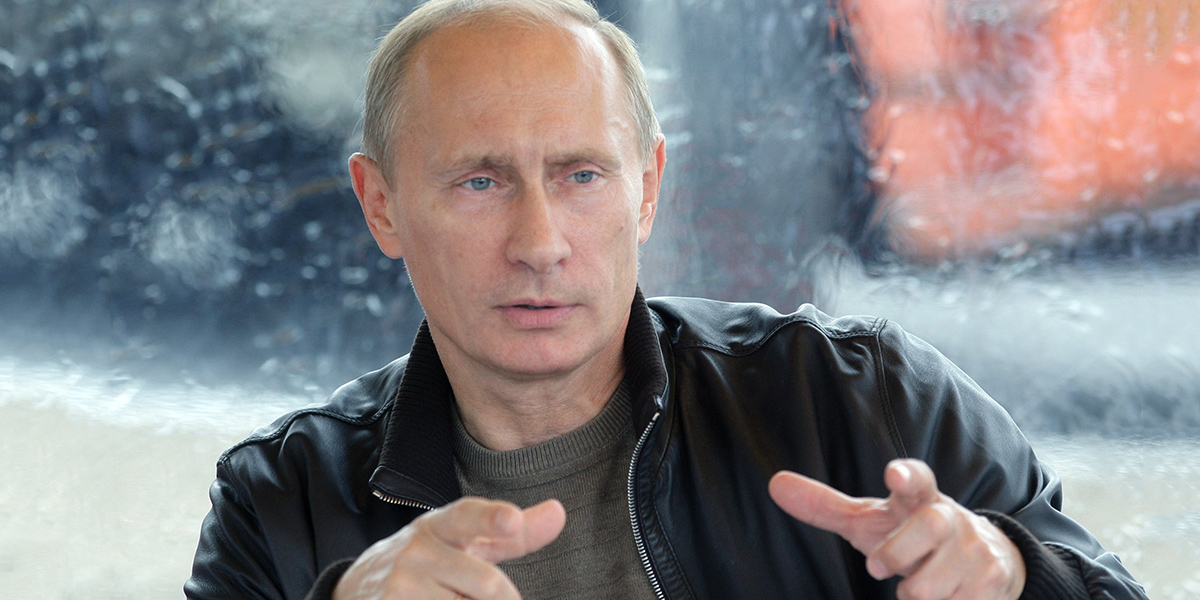 Batman, Bond, Brando… agus anois Vladimir Putin mar inspioráid ag dearthóirí faisin