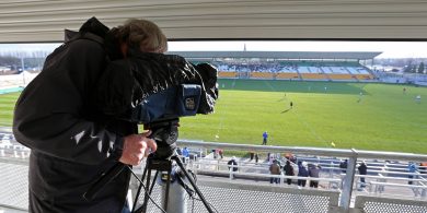 Comhghuaillíocht shlachtmhar idir RTÉ agus TG4 ag teastáil chun lucht caide a shásamh?