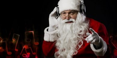 Amhráin Ghaeilge á lorg ag Christmas FM dá chomórtas amhrán i mbliana agus súil le clár Gaeilge in 2018