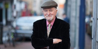 Slán agus céad leat, a Dheasúin, a chara na gcarad