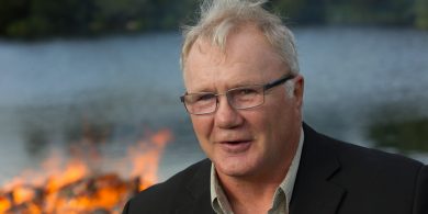 Seán Ó Mainnín i mbun anailíse agus craobh dornálaíochta an domhain le craoladh ar TG4