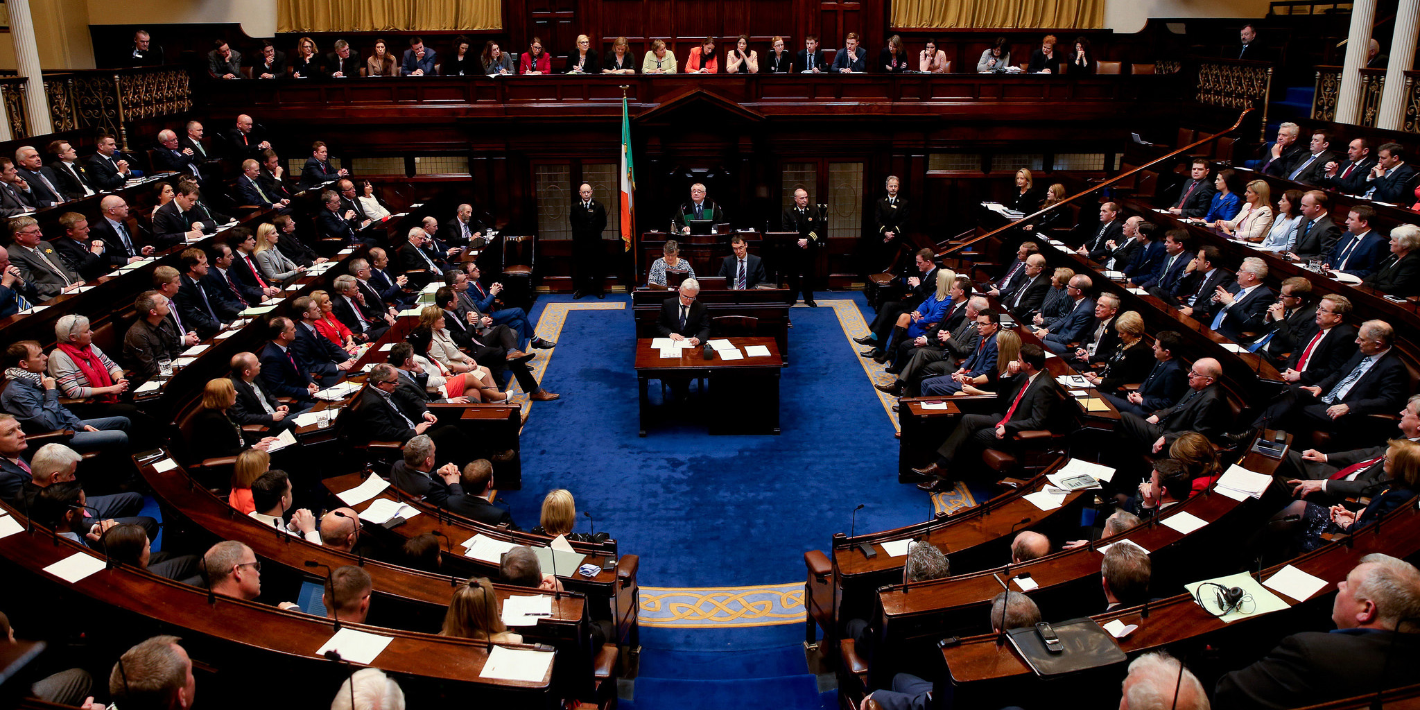 0.5% de dhíospóireachtaí Dháil Éireann i nGaeilge, 99.5% i mBéarla – taighde nua