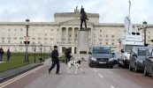 Níl oiread is an cur i gcéill féin ar siúl go bhfuiltear ag iarraidh Stormont a athbhunú