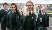 TG4 agus an BBC ag lorg scríbhneoirí do ‘Derry Girls’ na Gaeilge