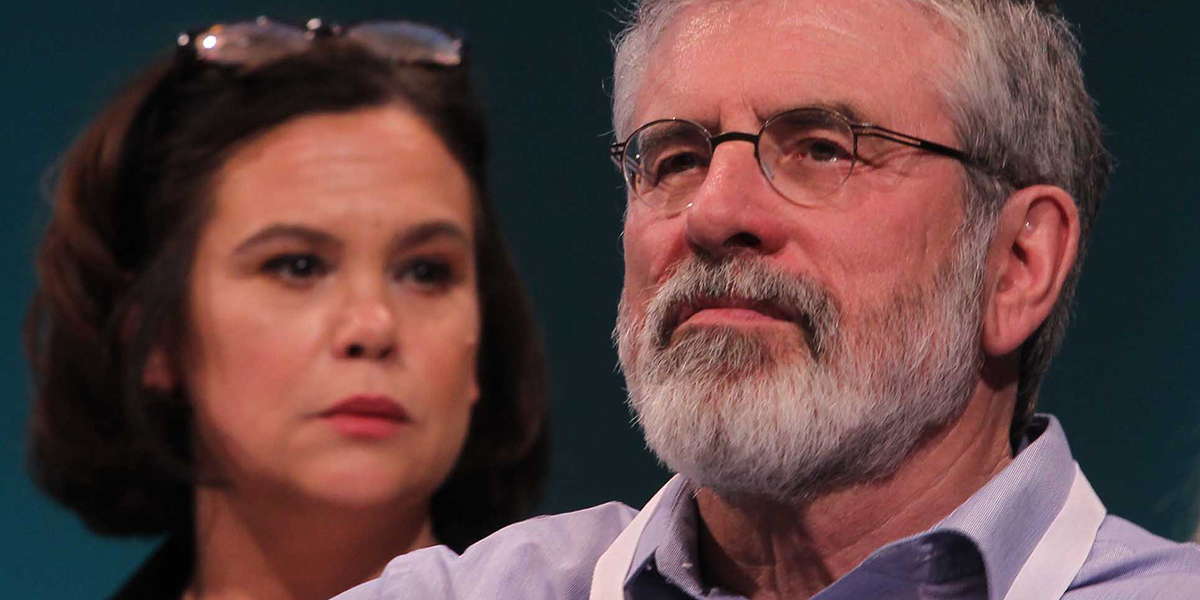 Gerry Adams le cuid de na damáistí a bhuaigh sé ón BBC a thabhairt do ghrúpaí Gaeilge