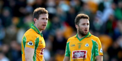 Fathaigh peile na gclubanna á fhéachaint le chéile i bPáirc an Chrócaigh