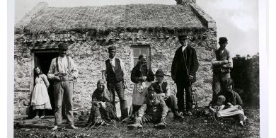 GAILEARAÍ: Muintir Ghaoth Dobhair le feiceáil i mbailiúchán nua pictiúr a thugann léargas ar shaol na tuaithe agus na cathrach in Éirinn le 300 bliain