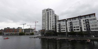 ‘The intractable housing problem’, mar dhea – ní de thimpiste atá géarchéim tithíochta sa tír seo