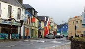 Deontas le fáil d’athchóiriú aghaidheanna siopaí atá i nGaeilge