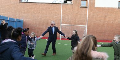 Easpa corpoideachais don aos óg –tá chuile rialtas ó thús an stáit chomh ciontach céanna