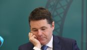 Beidh Paschal Donohoe cráite as seo go dtí lá an Bhuiséid agus géillfidh sé…roinnt